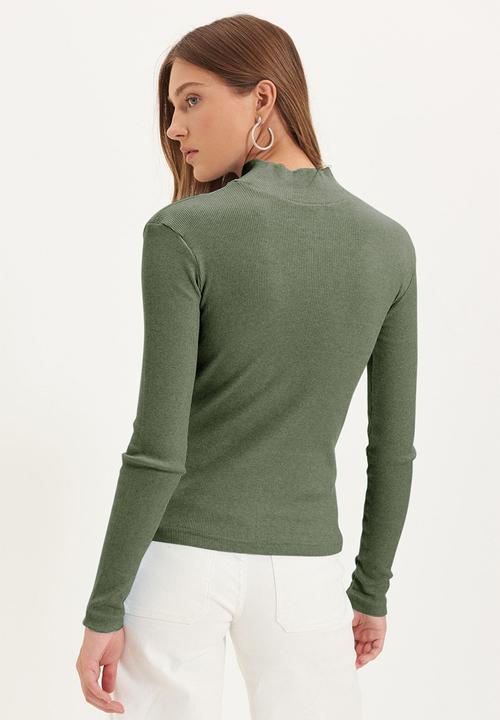 Trendyol - Fitted/body-sit stand collar long sleeve elastic ribbed top - khaki