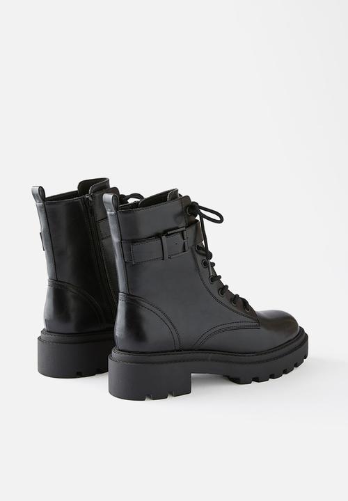 Cotton On - Priya lace up boot - black smooth