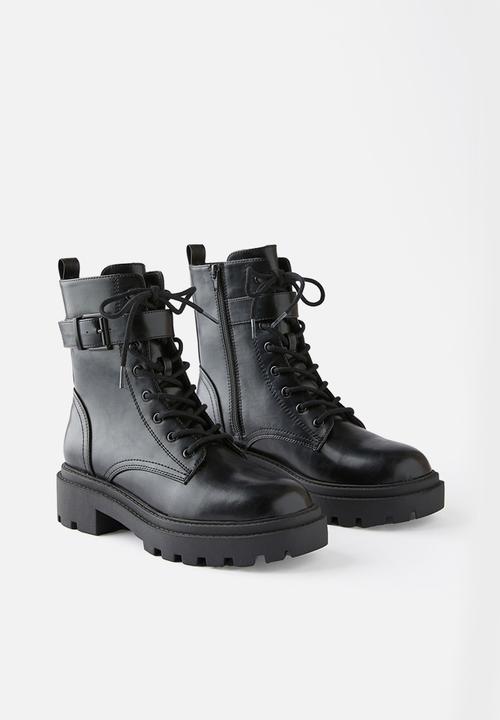 Cotton On - Priya lace up boot - black smooth
