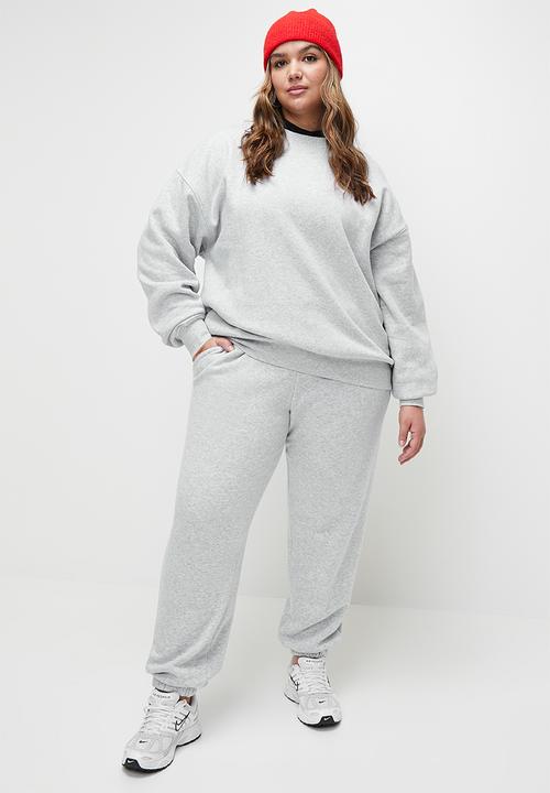 Cotton On - Plus Classic Fleece Crew Sweatshirt - Soft Grey Marle