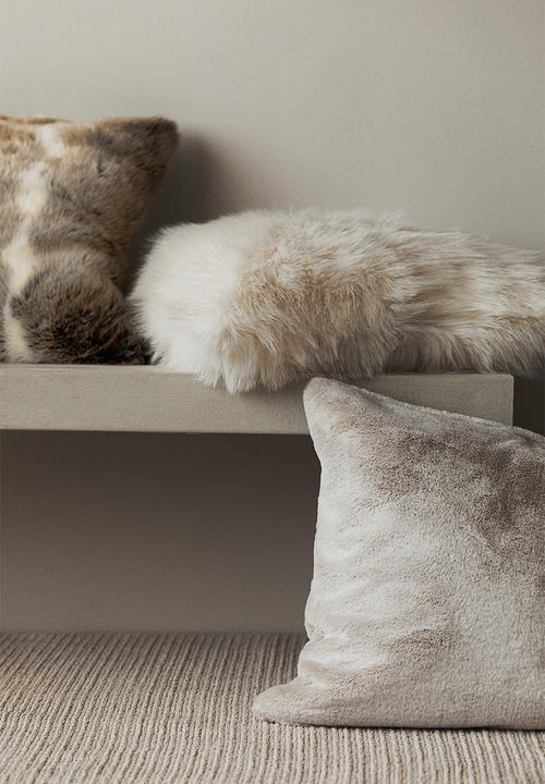 H&M - Fluffy cushion cover - light beige