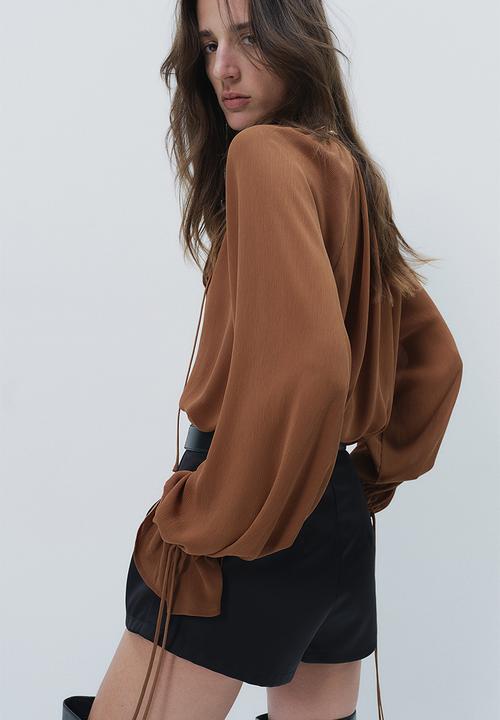 H&M - Frilled blouse - brown