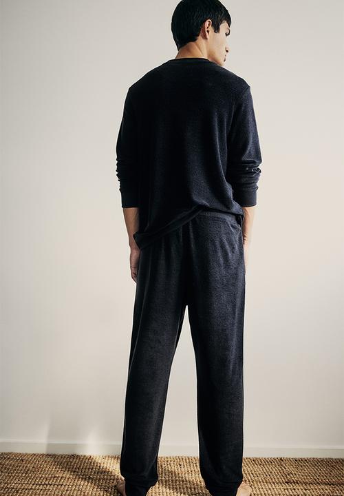 H&M - Pyjama top and bottoms - black