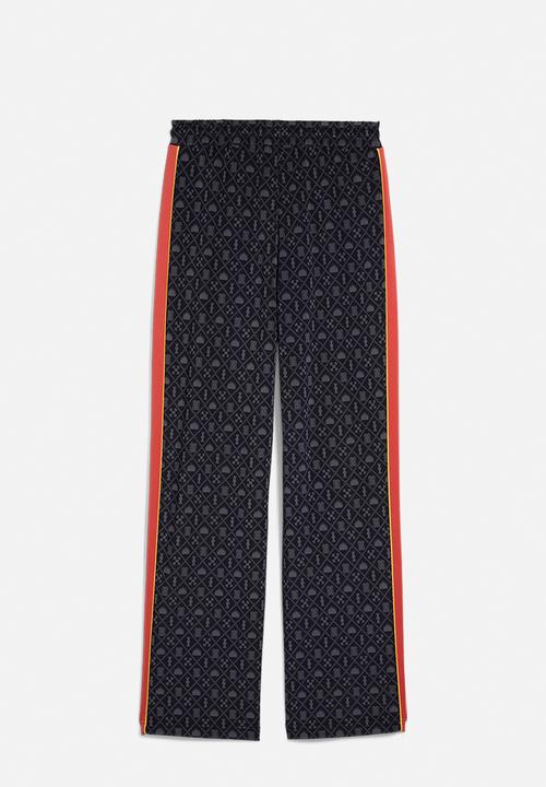 PUMA - Road To Unity Aop Straight Track Pants Dk Op - New Navy-Aop