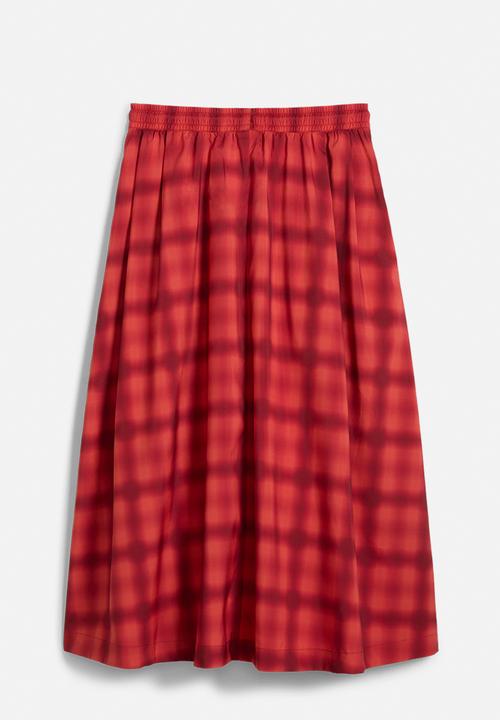 PUMA - Plus Road To Unity Woven Midi Aop Pleated Skirt - Red Fire