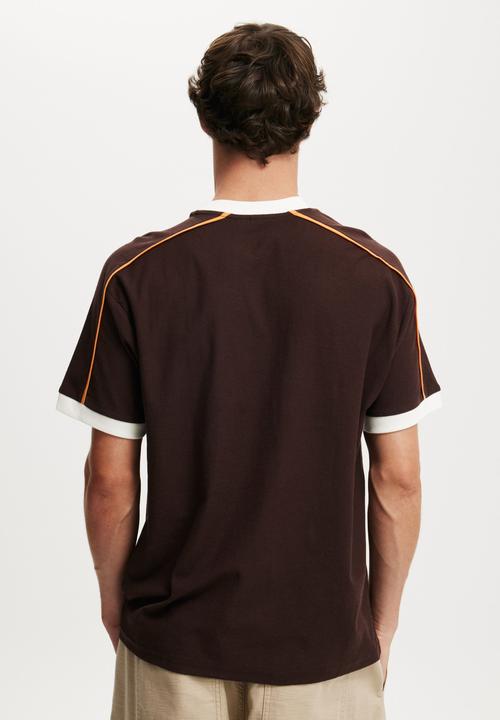 Cotton On - Premium Loose Fit Art T-shirt - Washed Chocolate/Vintage White/Enduro