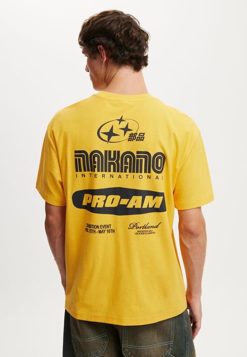 Cotton On - Premium Loose Fit Art T-shirt - Safety Yellow/Nakano