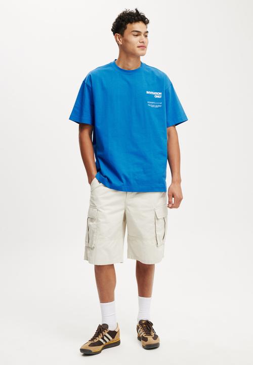 Cotton On - Box Fit Easy T-shirt - Electric Blue/Invitation Only