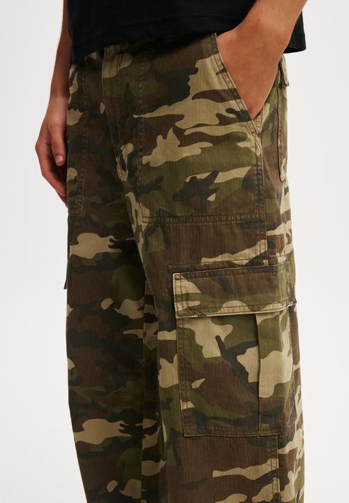 Cotton On - Axel Baggy Cargo Pant - Dark Camo