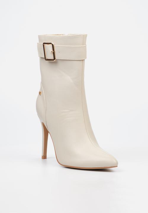 Miss Black - Boss 20 boot - bone