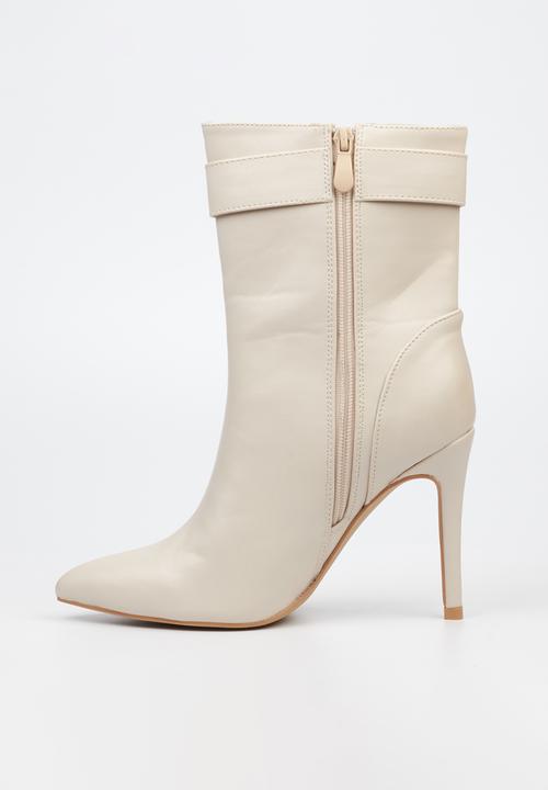 Miss Black - Boss 20 boot - bone