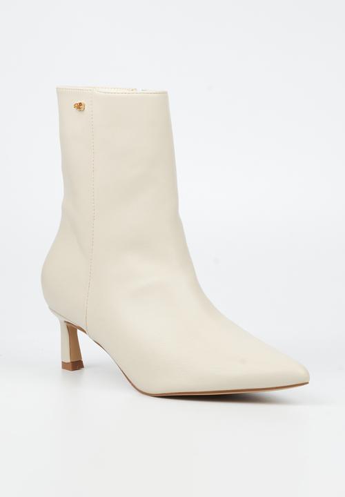 Miss Black - Petite 1 boot - bone
