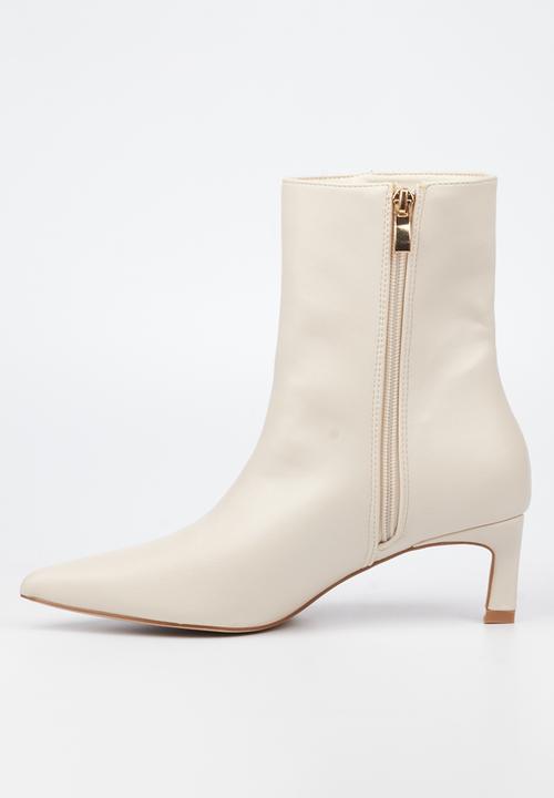 Miss Black - Petite 1 boot - bone