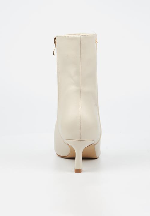 Miss Black - Petite 1 boot - bone
