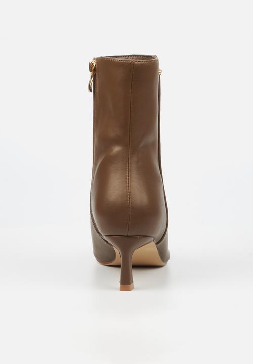 Miss Black - Petite 1 boot - chocolate