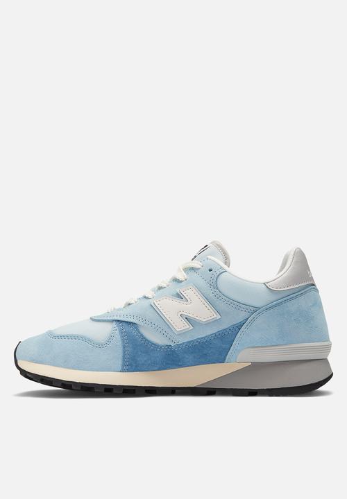 New Balance  - 475