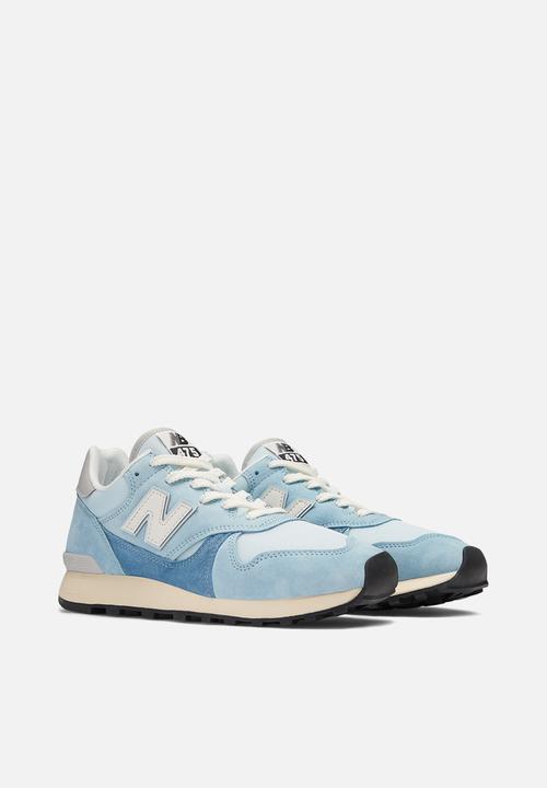 New Balance  - 475