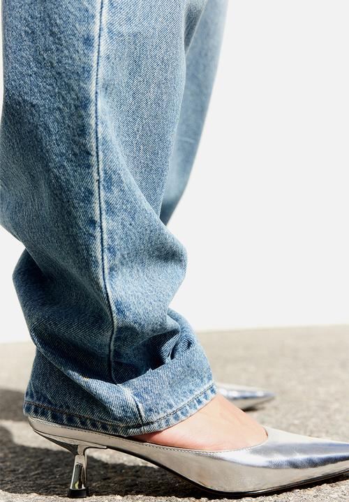 H&M - Crease-leg tapered jeans - - light denim blue 