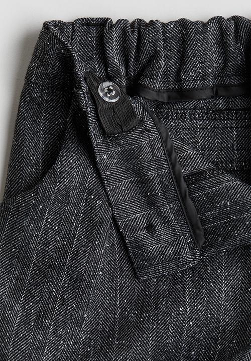 H&M - Pleated shorts - dark grey pinstriped
