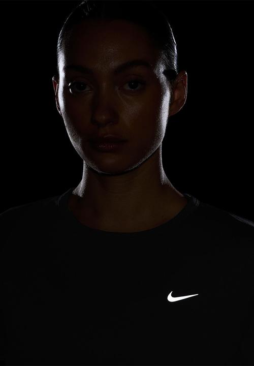 Nike - Nike Tempo Women's Dri-Fit Short-Sleeve Running Top - Black/Reflective Silv