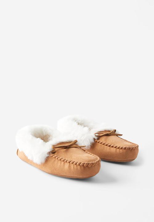 Cotton On - Moccasin Slipper - Maple Syrup