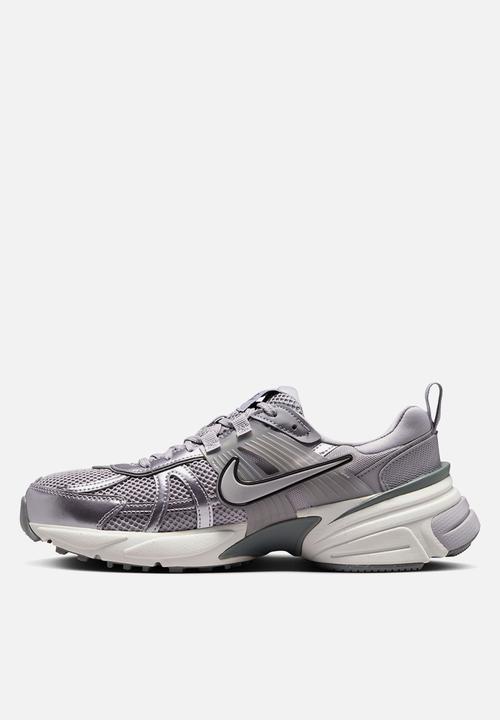 Nike - Nike V2K Run