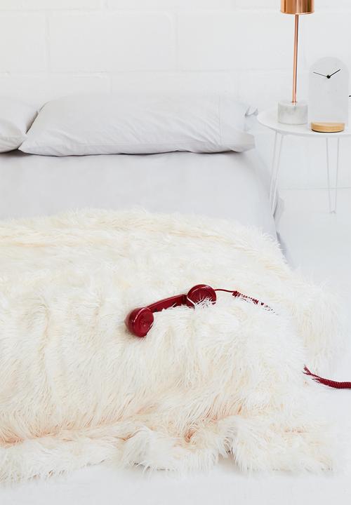 Sixth Floor - Quiney throw