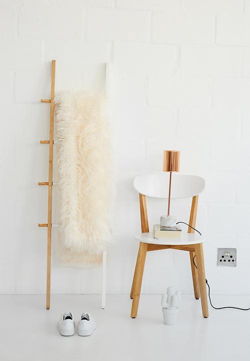 Sixth Floor - Quiney throw