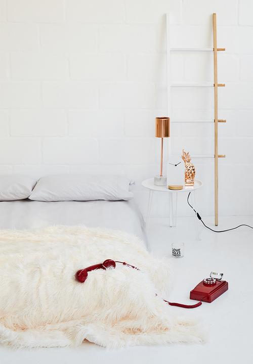 Sixth Floor - Quiney throw