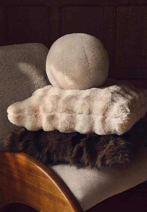 H&M - Fluffy cushion cover - brown