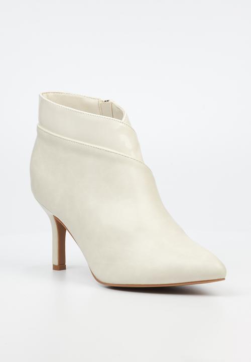 Butterfly Feet - Lively 11 Ankle - Ivory