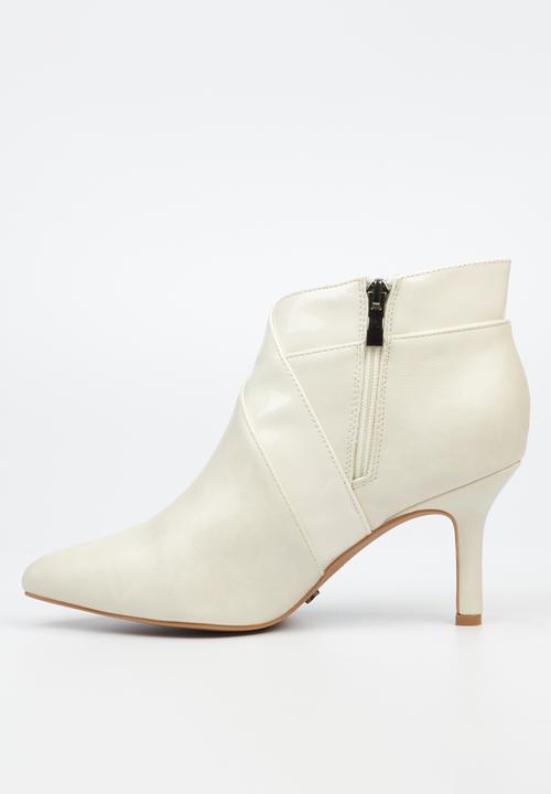 Butterfly Feet - Lively 11 Ankle - Ivory