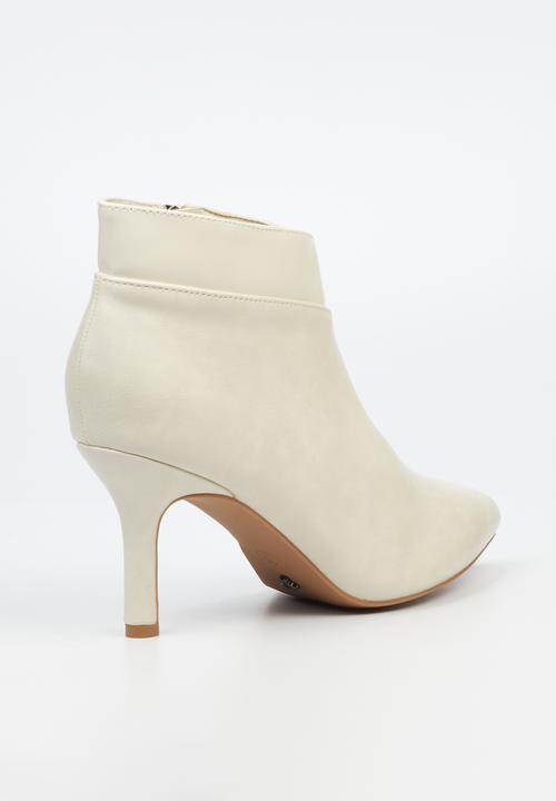 Butterfly Feet - Lively 11 Ankle - Ivory