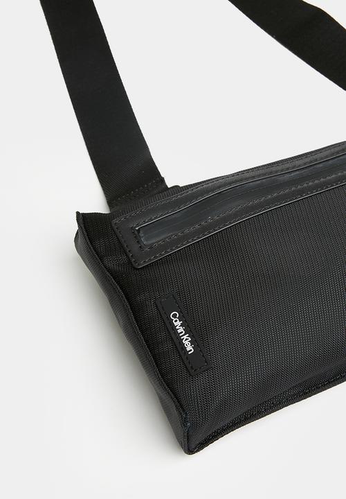 Calvin Klein - Ck Essential Sling Bag - Ck Black