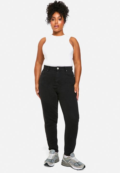 boohoo - Plus High Waist Slim Mom Jeans - Washed Black