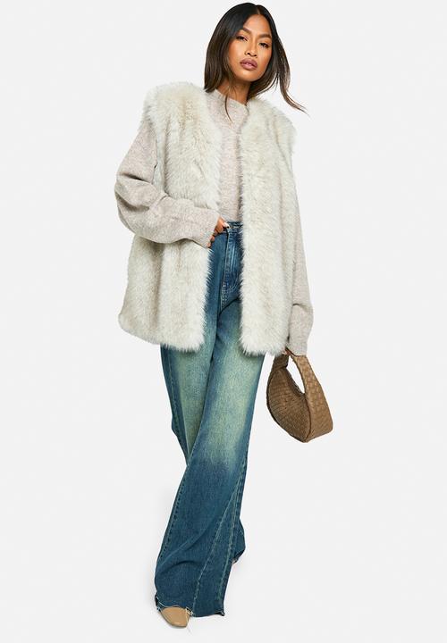 boohoo - Vintage Look Faux Fur Gilet - Cream