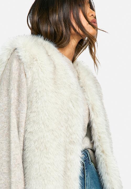 boohoo - Vintage Look Faux Fur Gilet - Cream