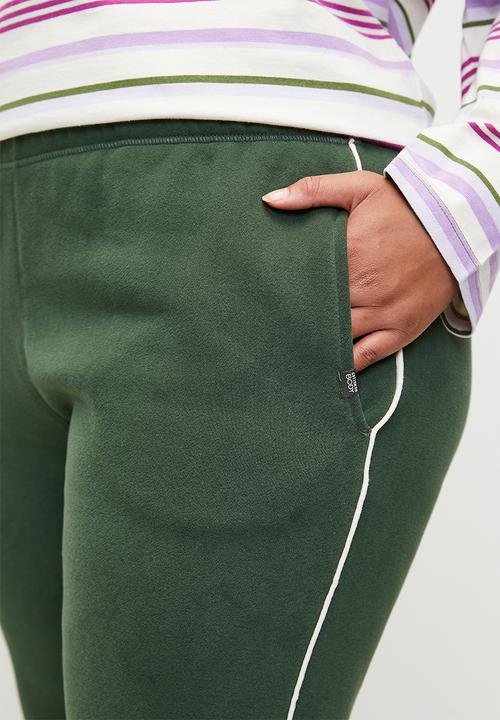 Cotton On - Plus Plush Essential Gym Sweatpant - Forest Green/Coconut Milk
