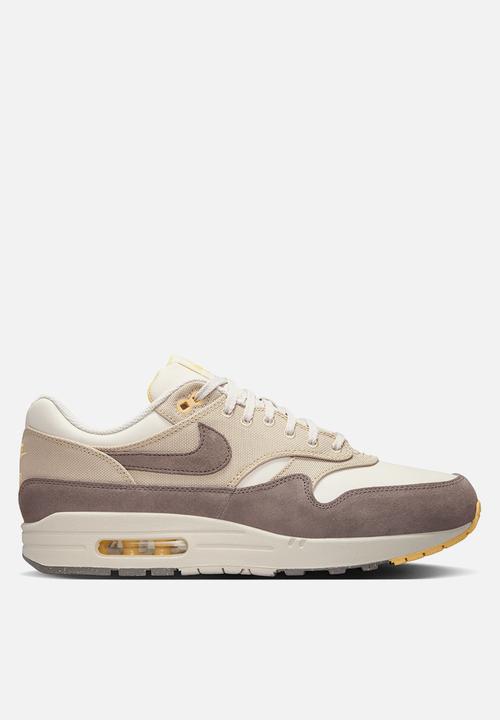 beige nike air max 1