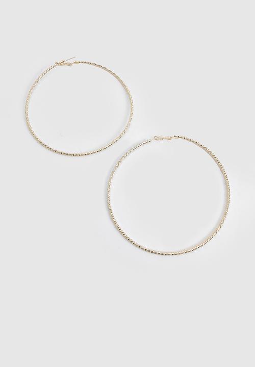 boohoo - Large Twisted Hoop Earrings - gold