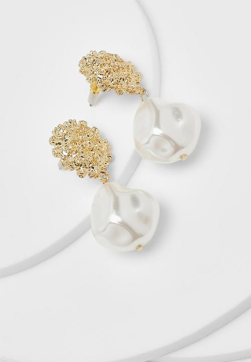 boohoo - Pearl Drop Stone Earrings - gold