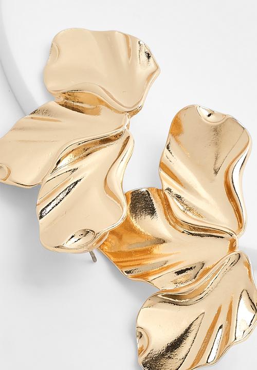 boohoo - Petal Detail Statement Earrings - gold