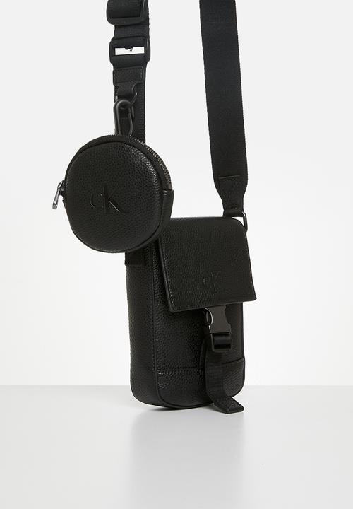 Calvin Klein - Logo Emboss N/S Flap Ph/Cb - Black