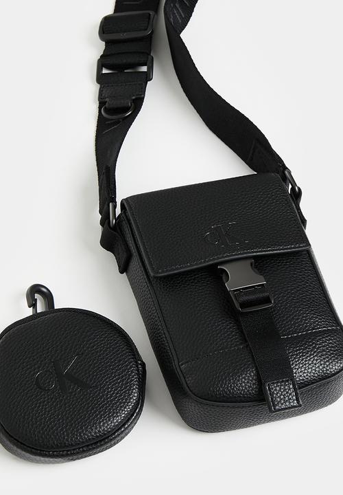 Calvin Klein - Logo Emboss N/S Flap Ph/Cb - Black