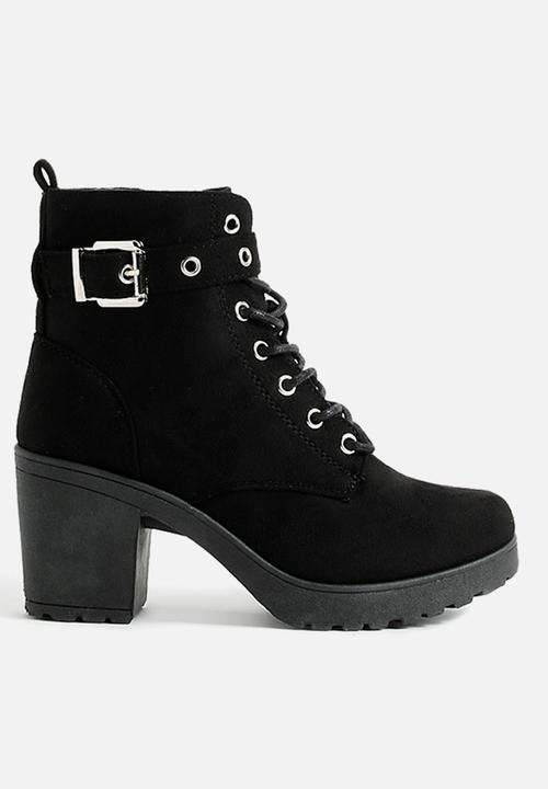 boohoo - Faux suede buckle lace up chunky hiker boots - black