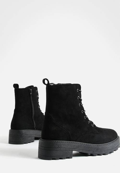 boohoo - Faux suede lace up chunky hiker boots - black
