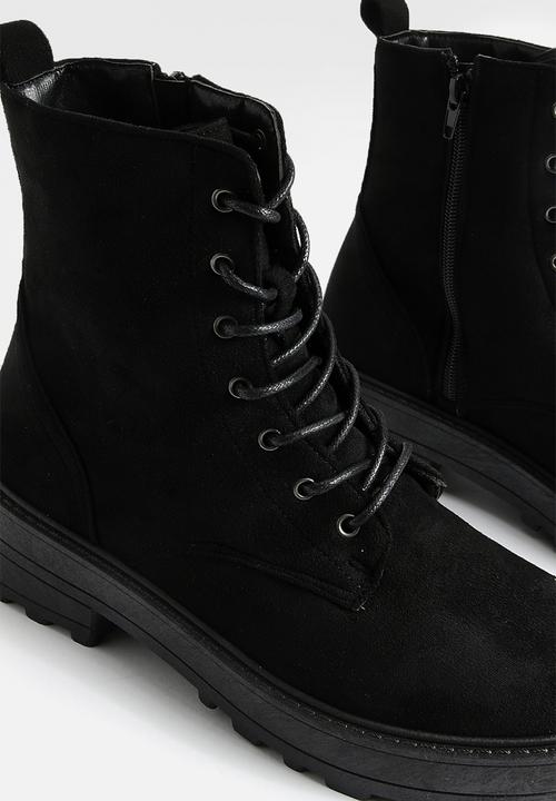 boohoo - Faux suede lace up chunky hiker boots - black