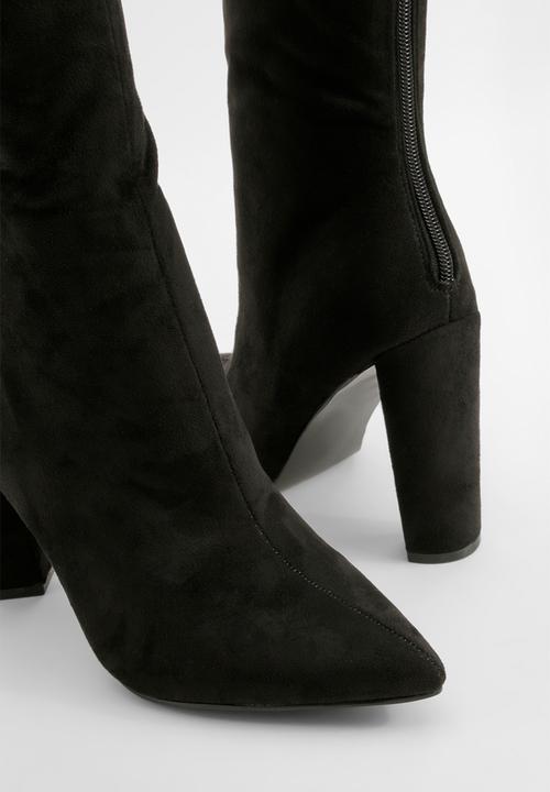 boohoo - Faux suede pointed block heel sock boots - black