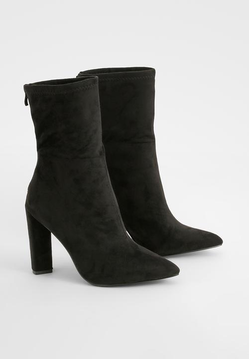 boohoo - Faux suede pointed block heel sock boots - black