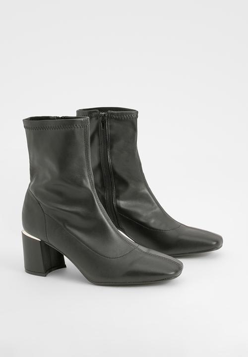 boohoo - Block heel metal detail chelsea boots - black
